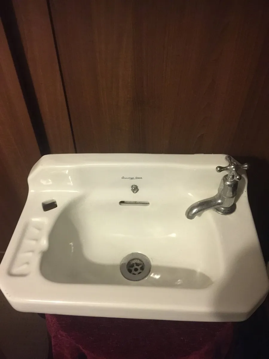 Vintage Armitage sink - Image 1