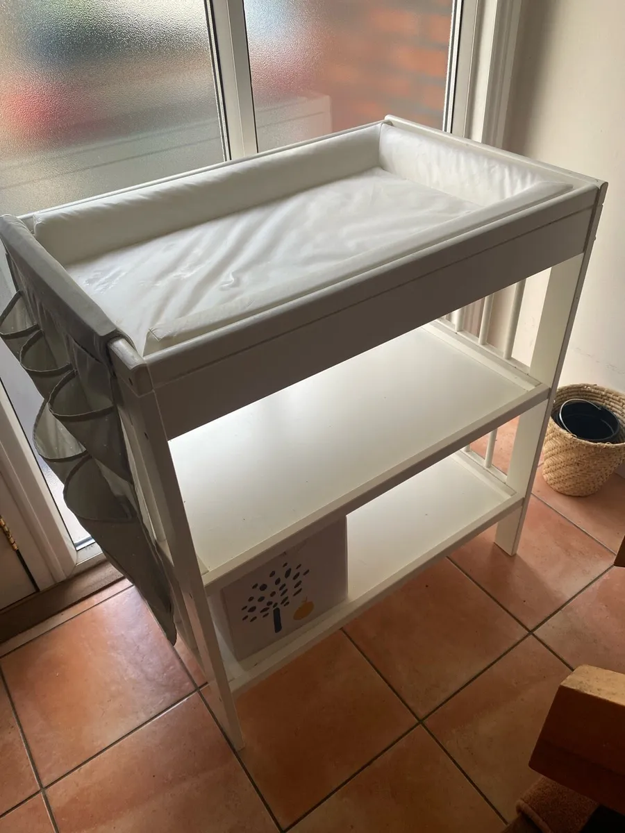 Baby changing unit - Image 1