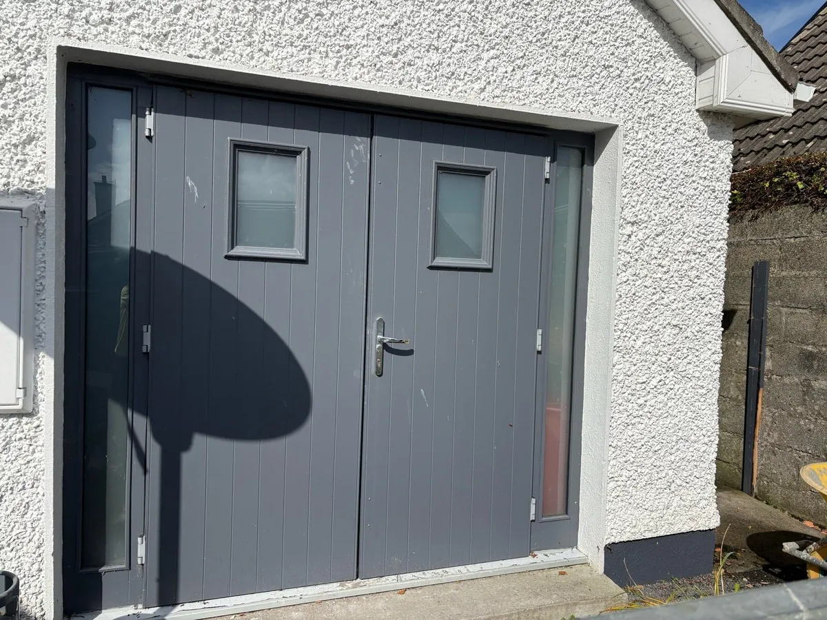 Garage doors - Image 1