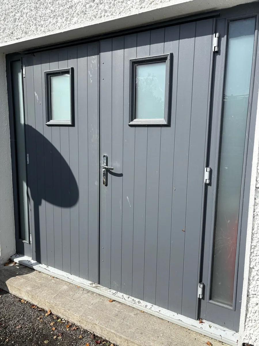 Garage doors - Image 2