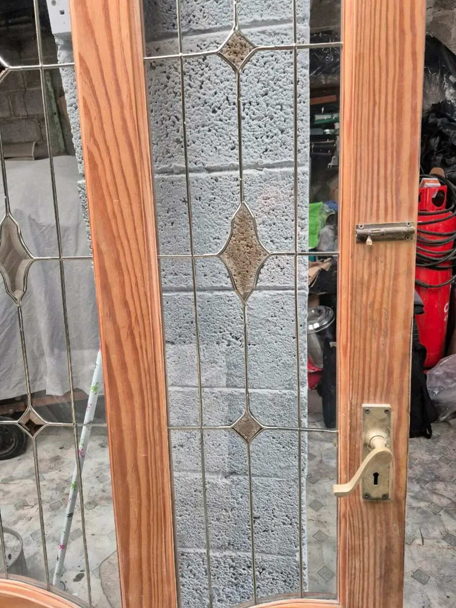 A butefill piane standard size door - Image 1