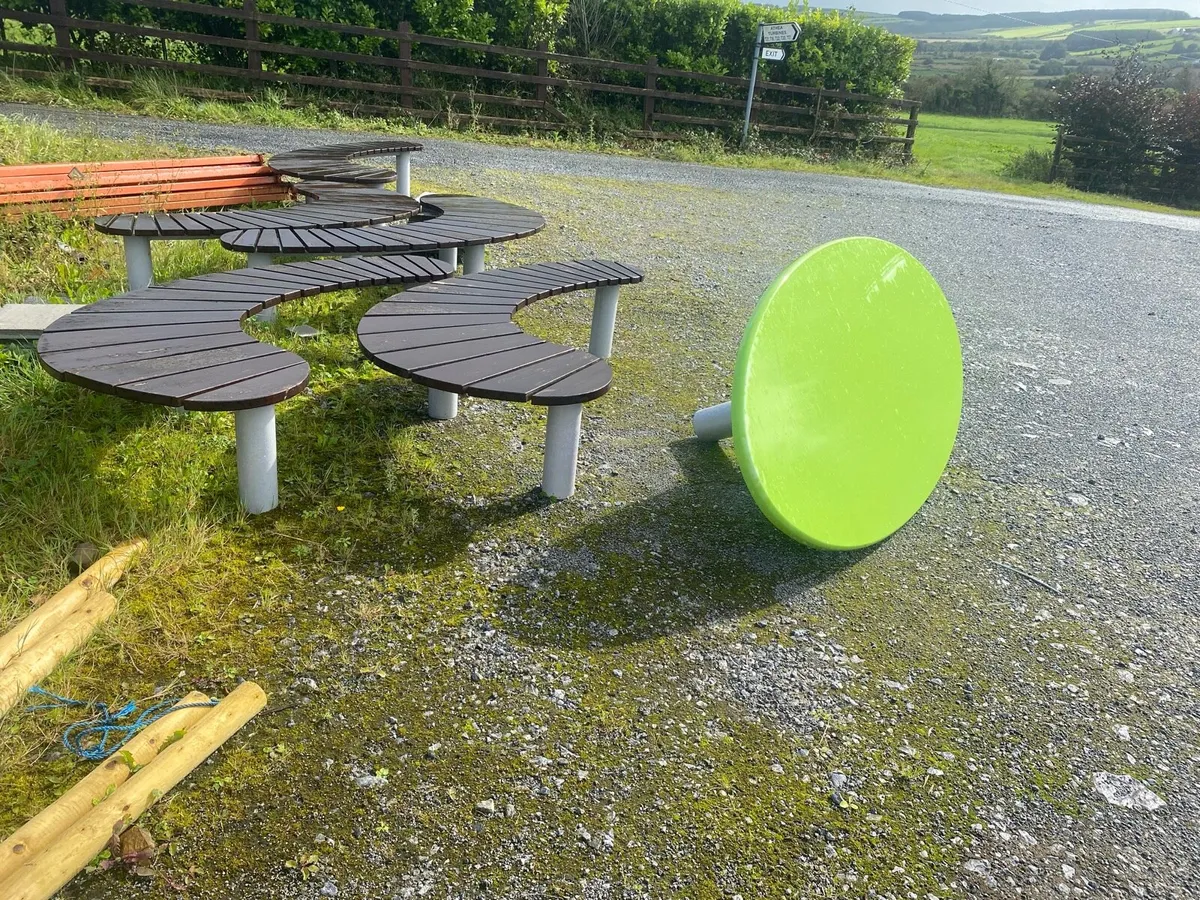 Steel benches & tables - Image 2