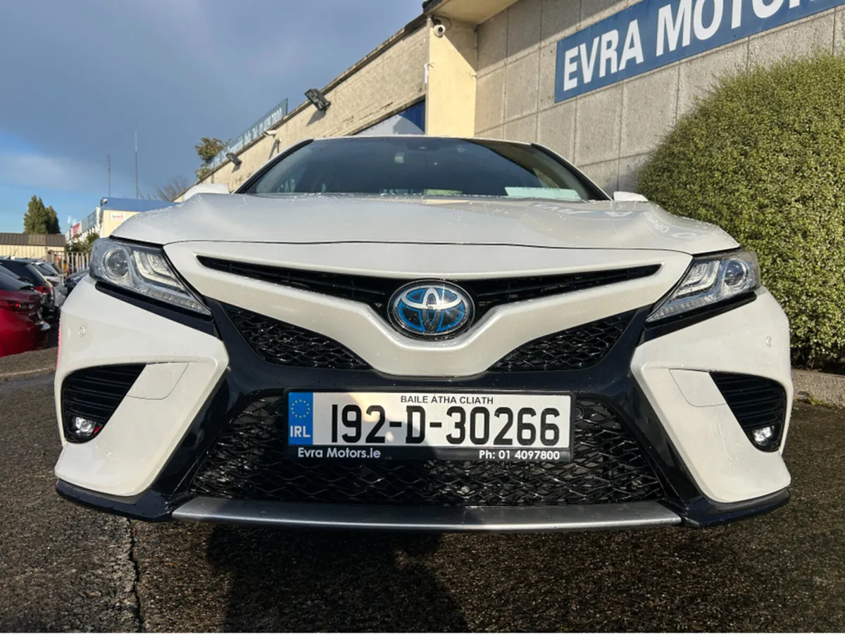 Toyota Camry HYBRID PETROL 2.5 4DR **HIGH SPEC** H - Image 2