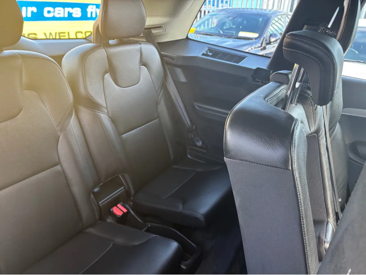 Volvo XC90 2.0 B5 MOMENTUM AWD 5DR Auto 7 Seats - Image 2