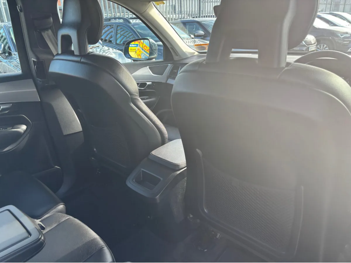 Volvo XC90 2.0 B5 MOMENTUM AWD 5DR Auto 7 Seats - Image 4