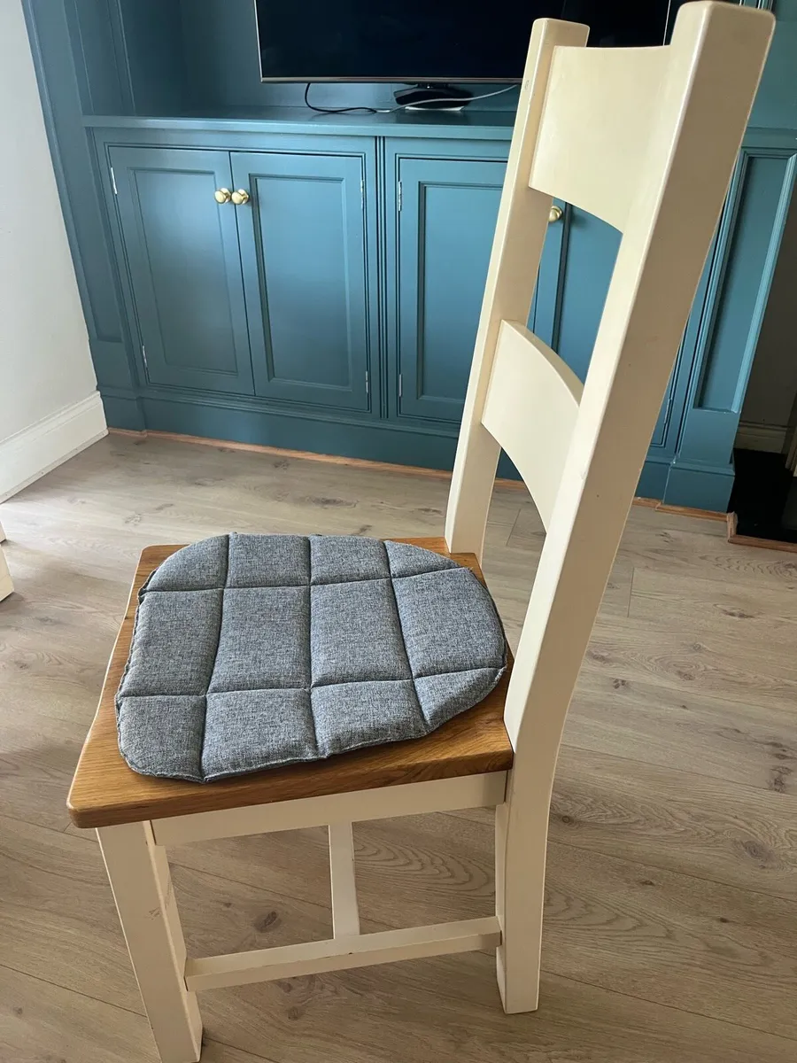 Kitchen Table and chairs - Image 2