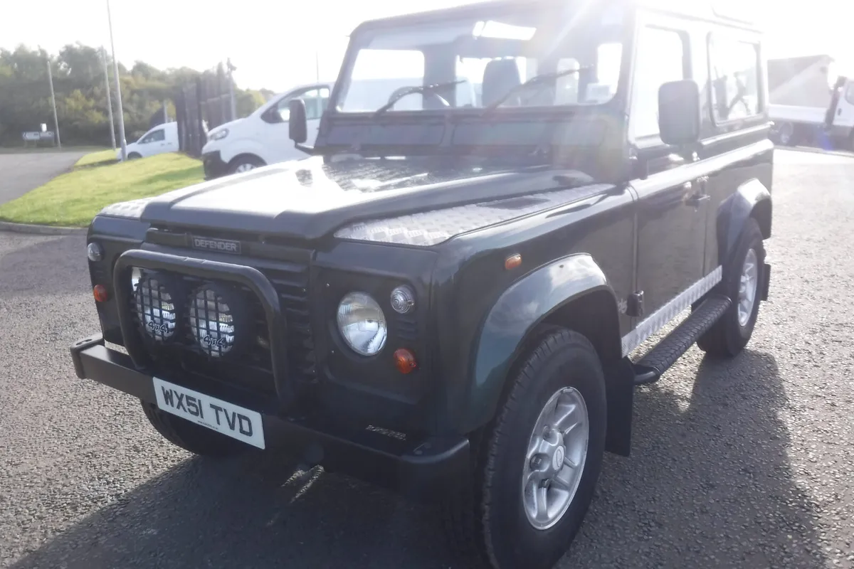 Landrover Defender 90TD5 station wagon. 66,614 mls - Image 2
