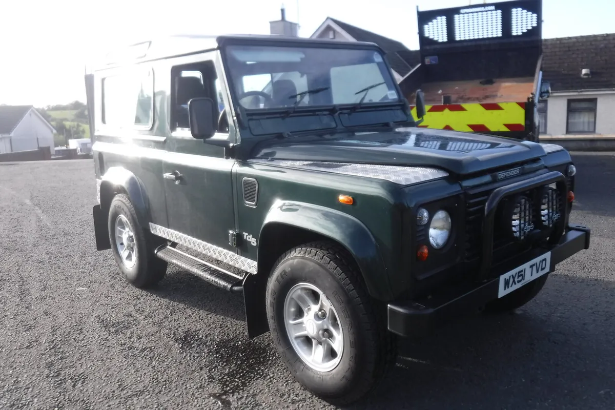 Landrover Defender 90TD5 station wagon. 66,614 mls - Image 1