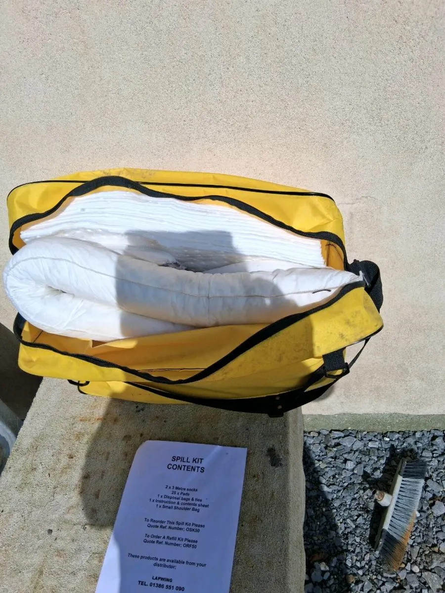 Oil and fuel spill kit - Image 3