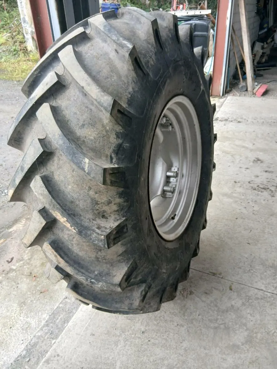18.4 x 26 wheels on Fergusson rims 14 ply - Image 1
