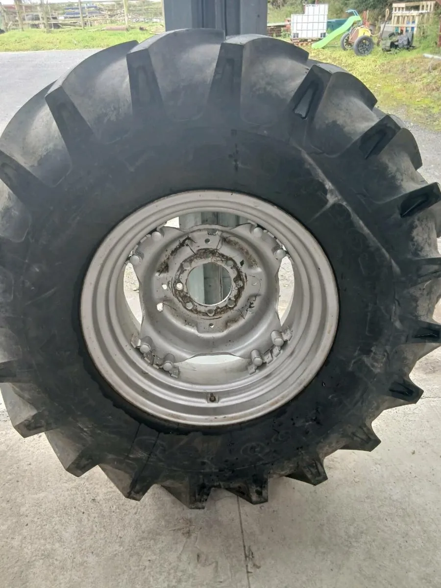 18.4 x 26 wheels on Fergusson rims 14 ply - Image 3