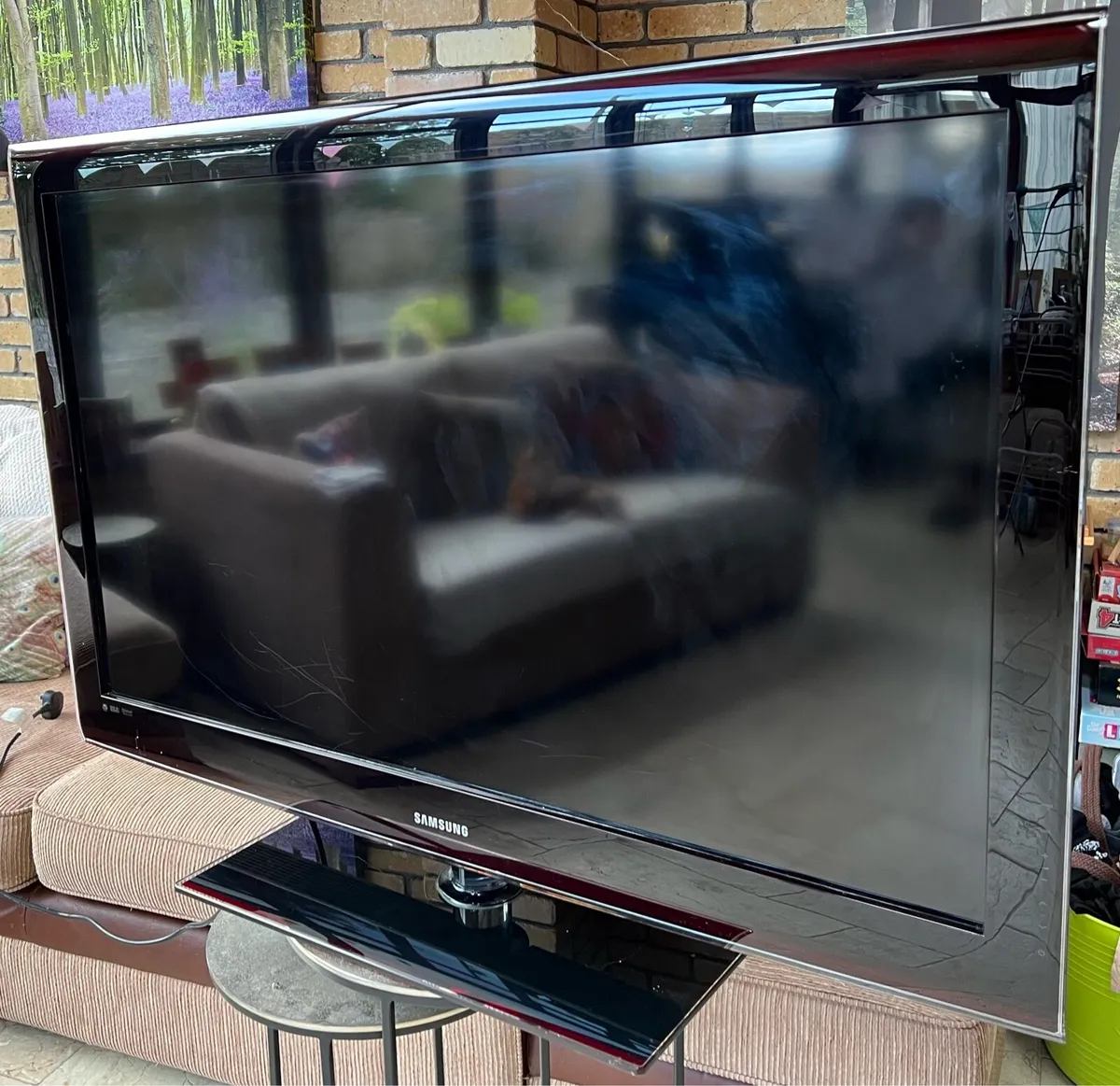 Samsung LCD TV HD W:40” x H:22.5” - Image 1