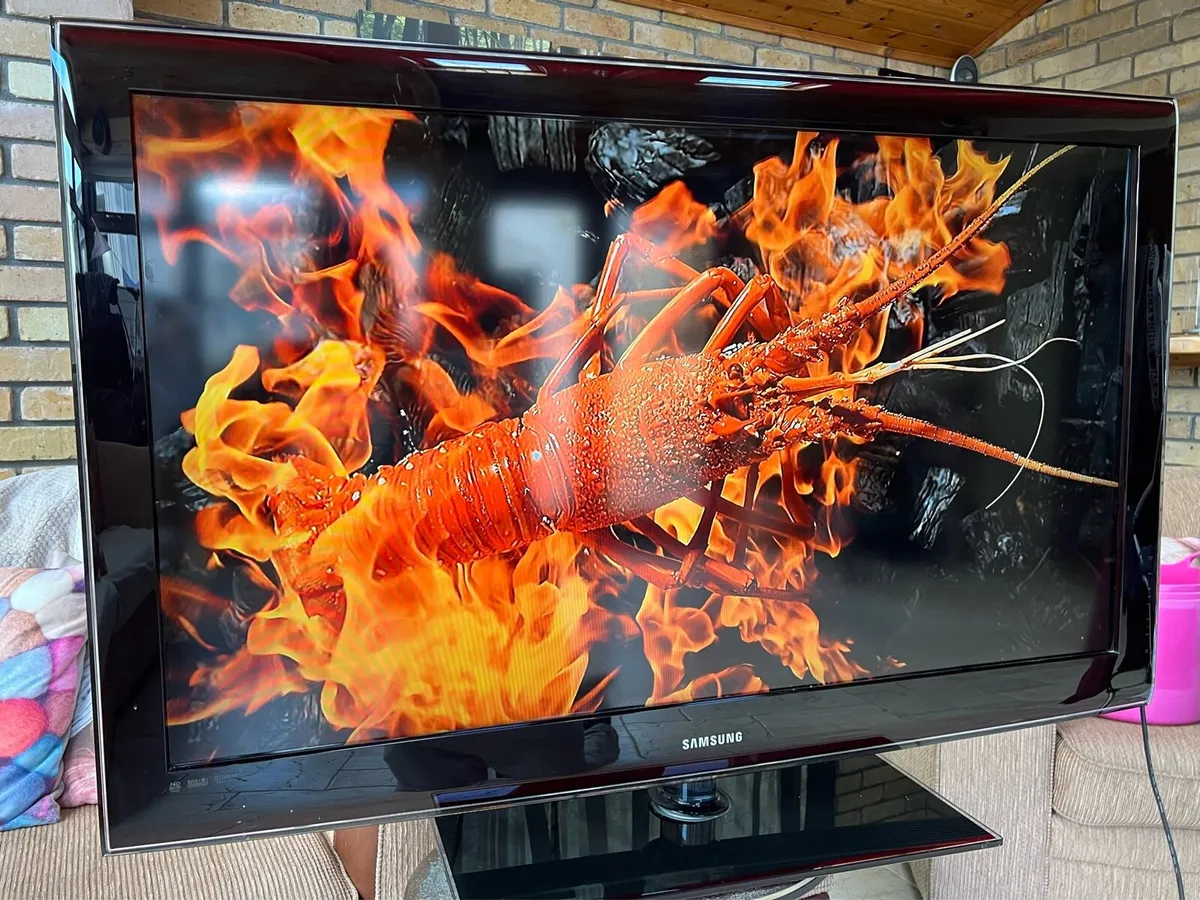 Samsung LCD TV HD W:40” x H:22.5” - Image 4