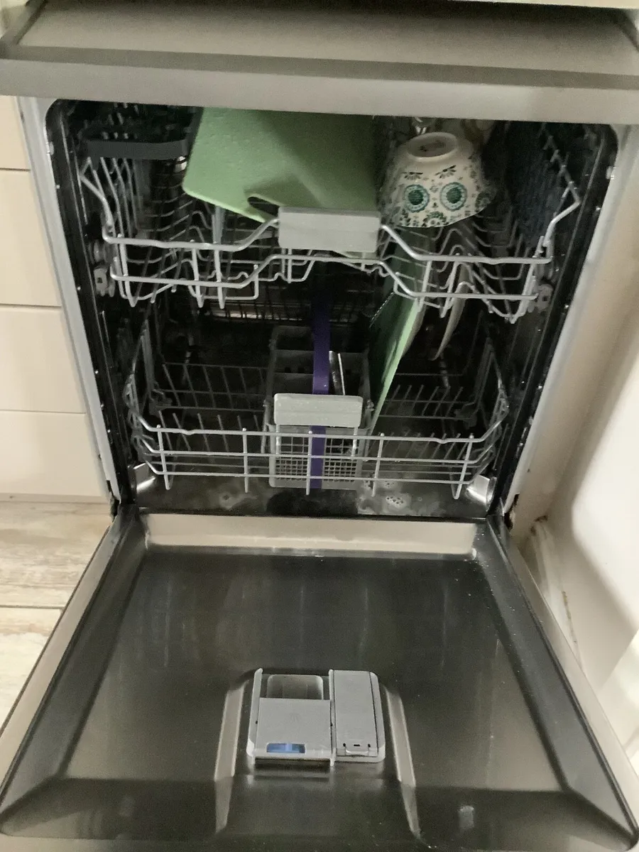 Dishwasher - Image 2