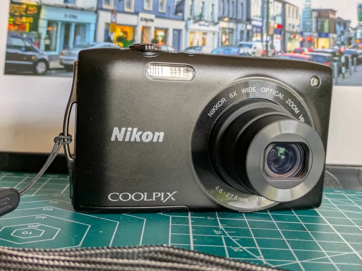 Nikon Coolpix S3300 16MP CCD🌈 digital compact 📸 - Image 1