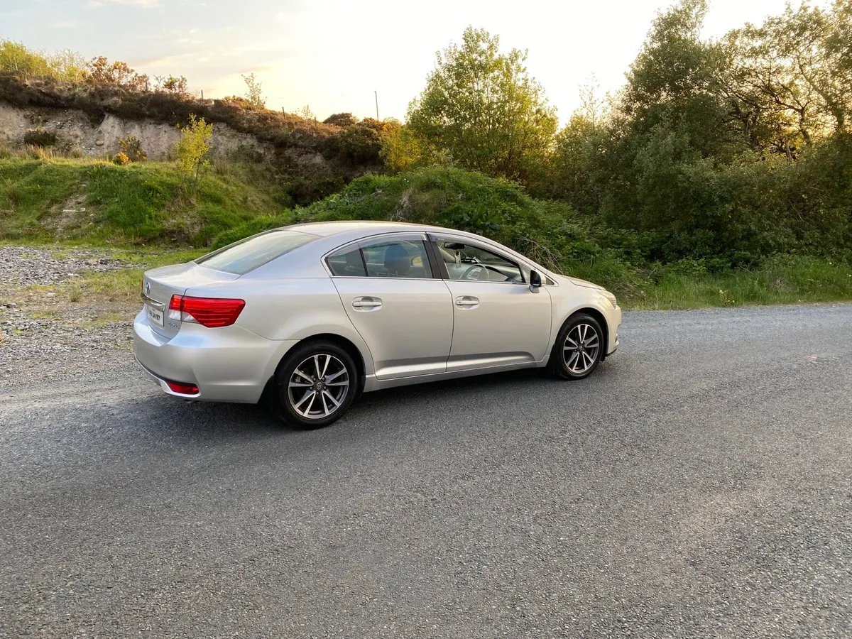 2014 Toyota avensis - Image 2
