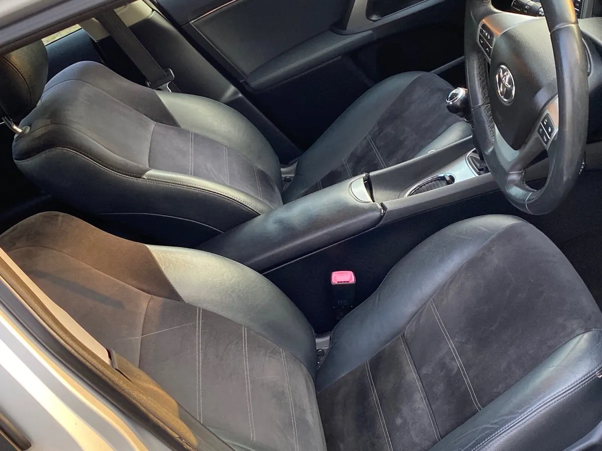 2014 Toyota avensis - Image 4