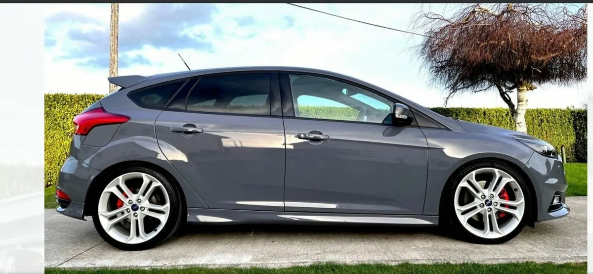 Ford Focus 2018 - Image 2