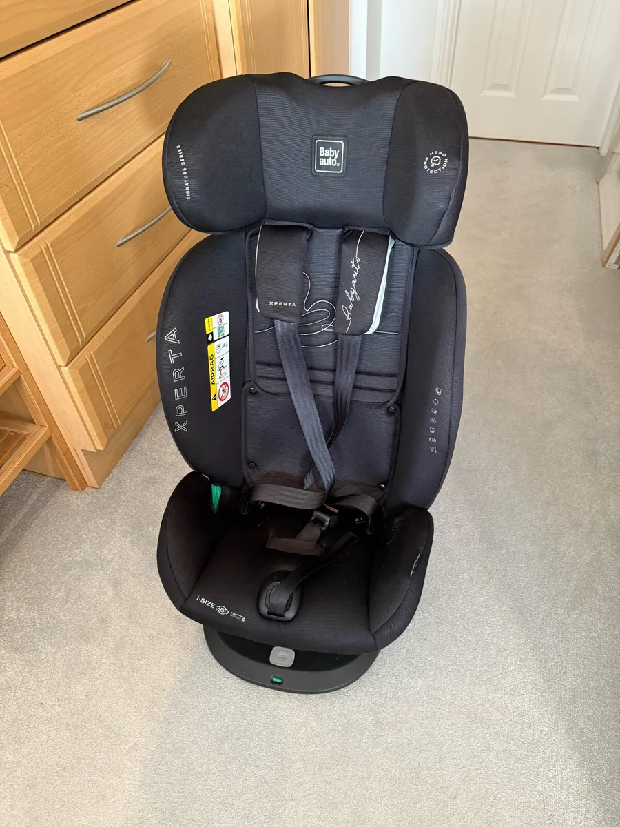 BabyAuto Experta i-Size 360 and isofix base - Image 1