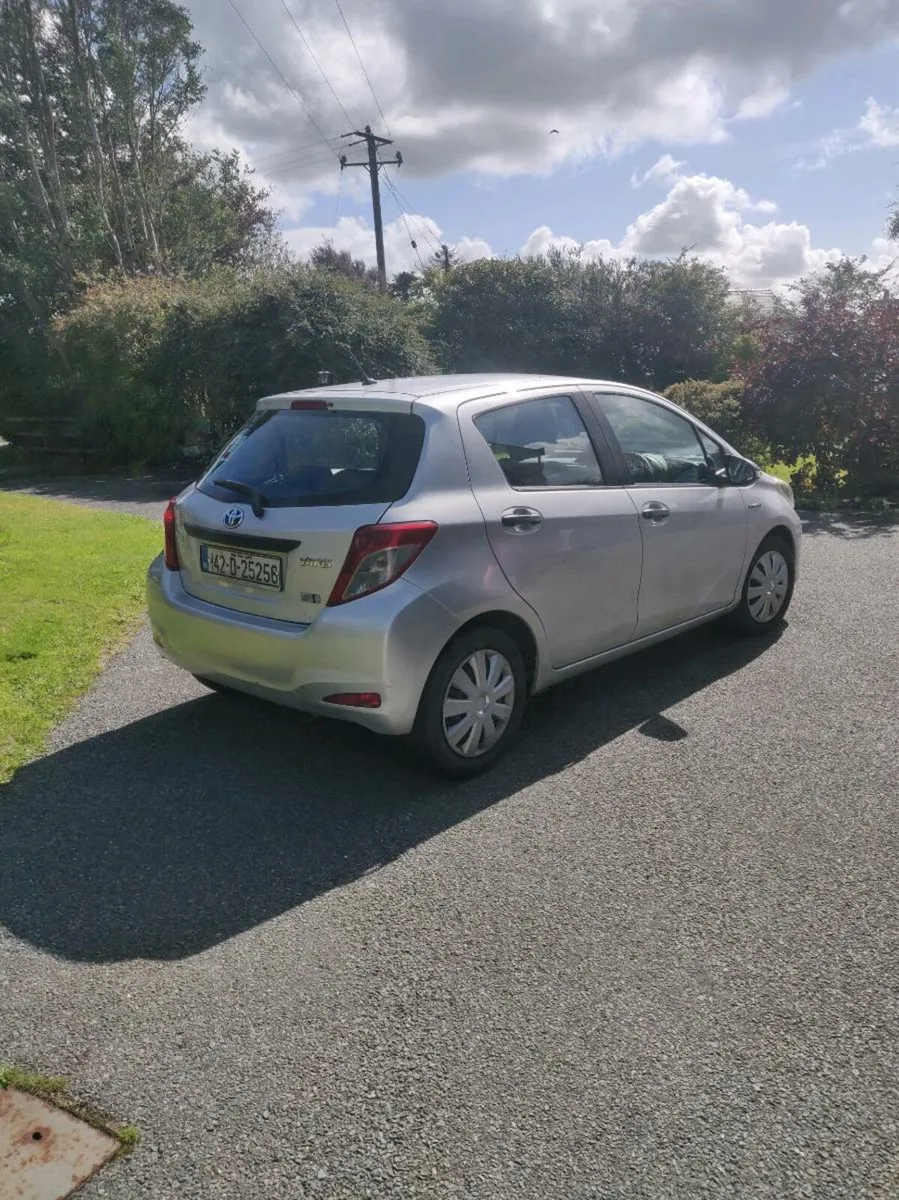 Toyota Yaris 2014 Automatic Hybrid - Image 4