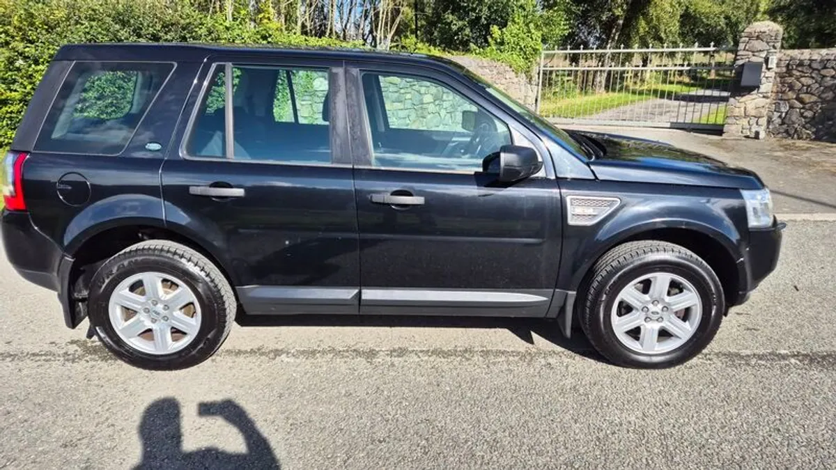 2011 Land Rover Freelander - Image 3