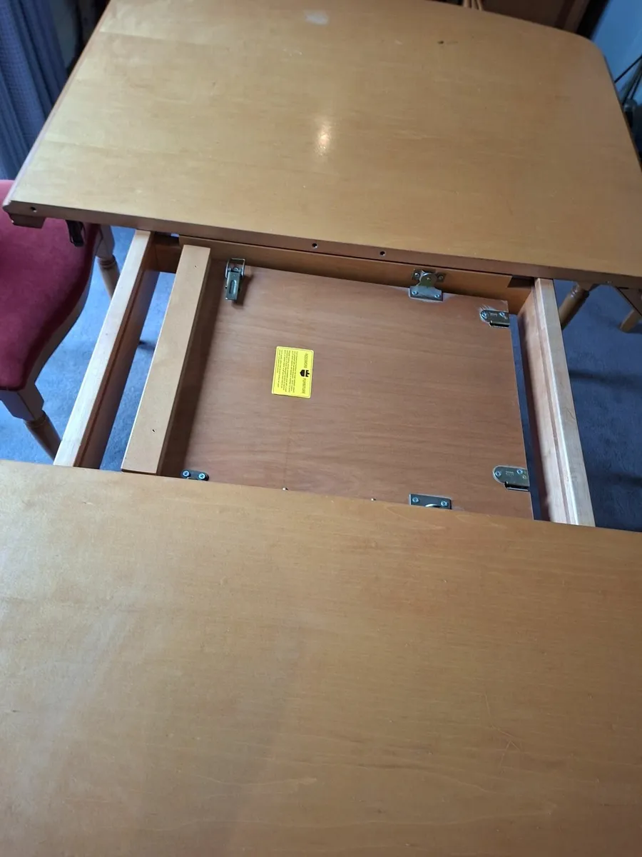 Stunning Dining table , Display Cabinet & Chairs - Image 2