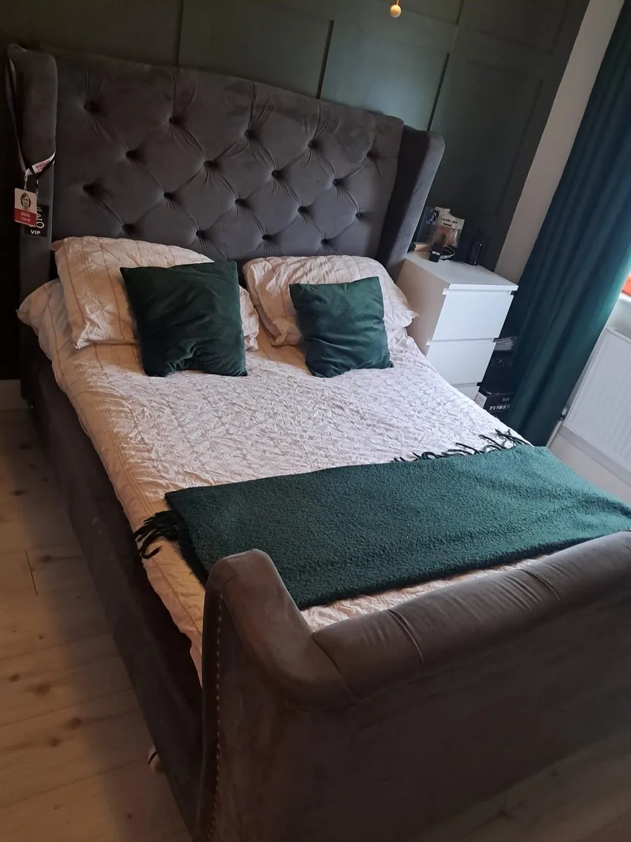 Bed - Image 1