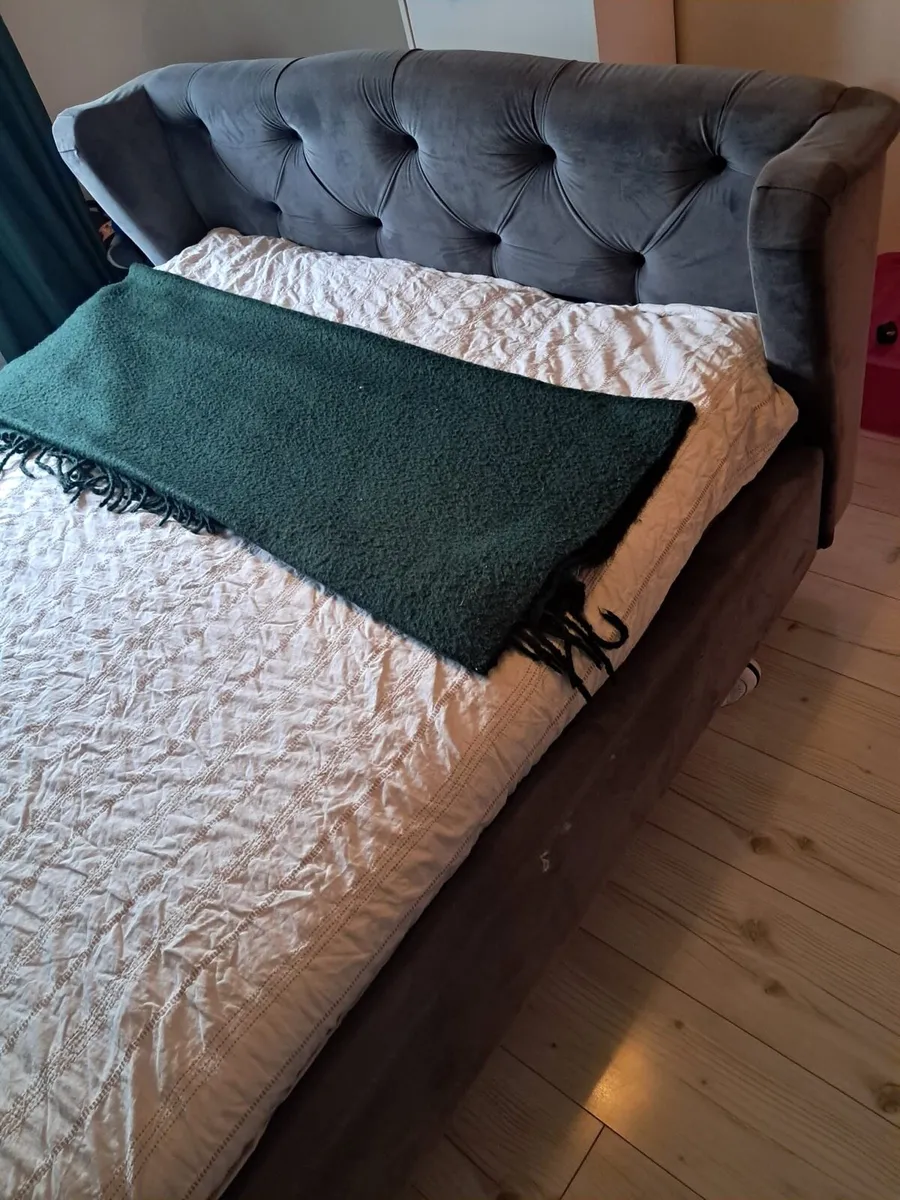 Bed - Image 2