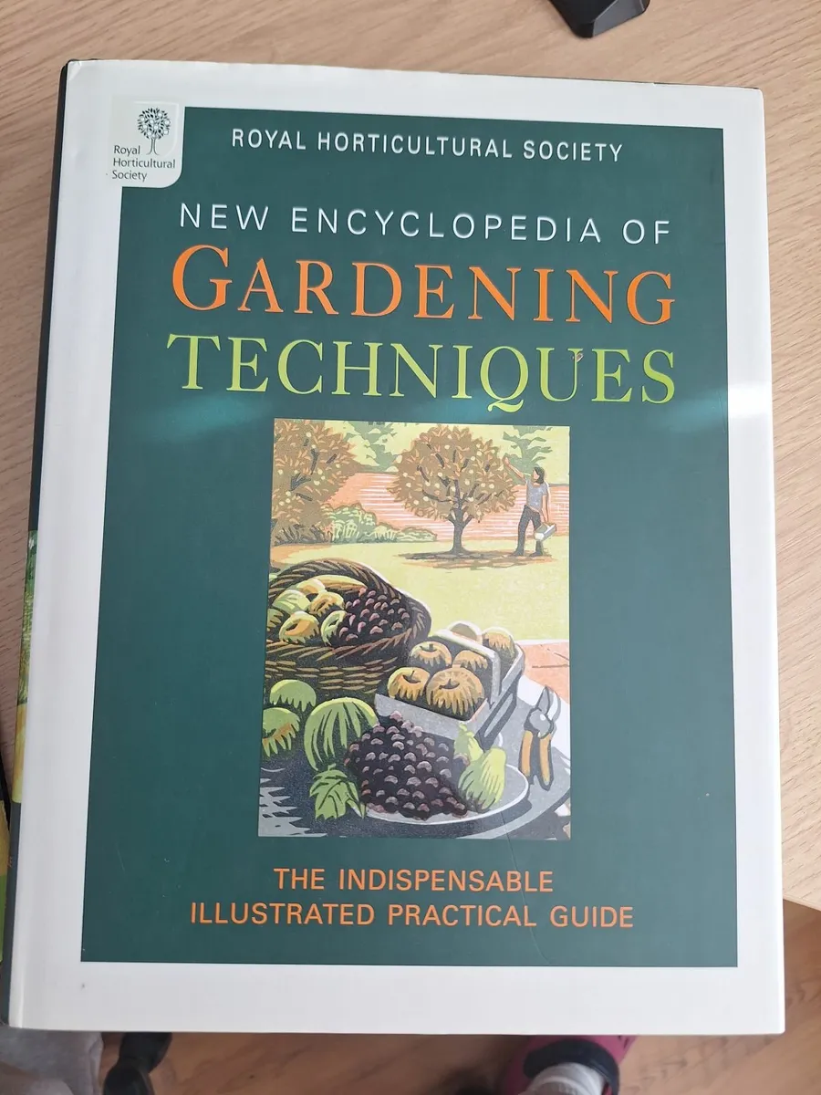 RHS Encyclopedia of Gardening Techniques - Image 1