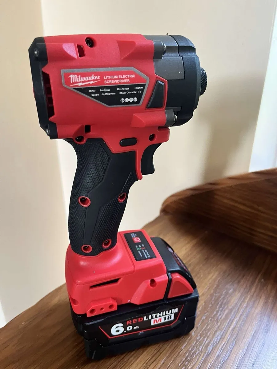 BRAND NEW Milwaukee Impact Driver + Battery - Image 2