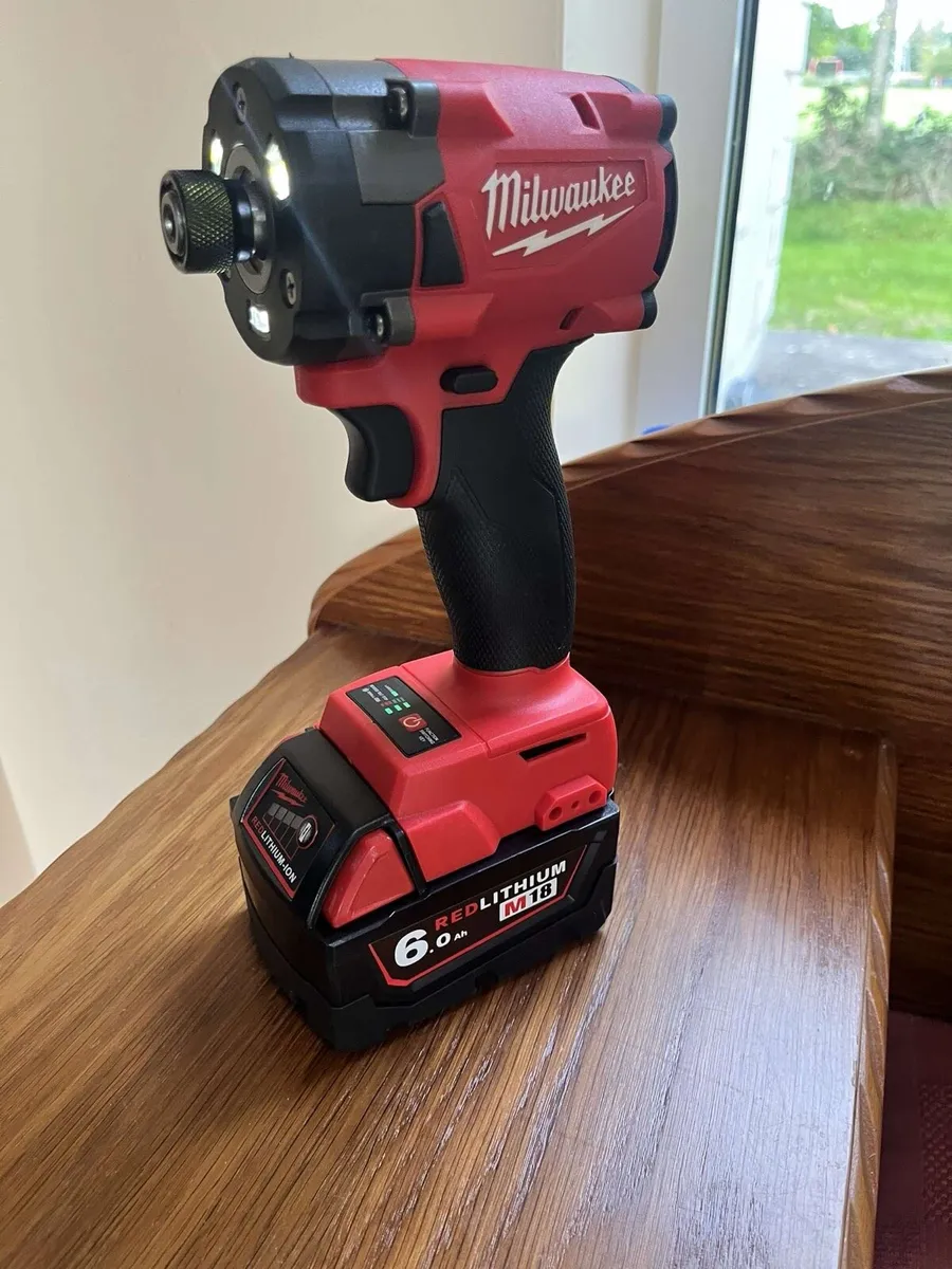 BRAND NEW Milwaukee Impact Driver + Battery - Image 4