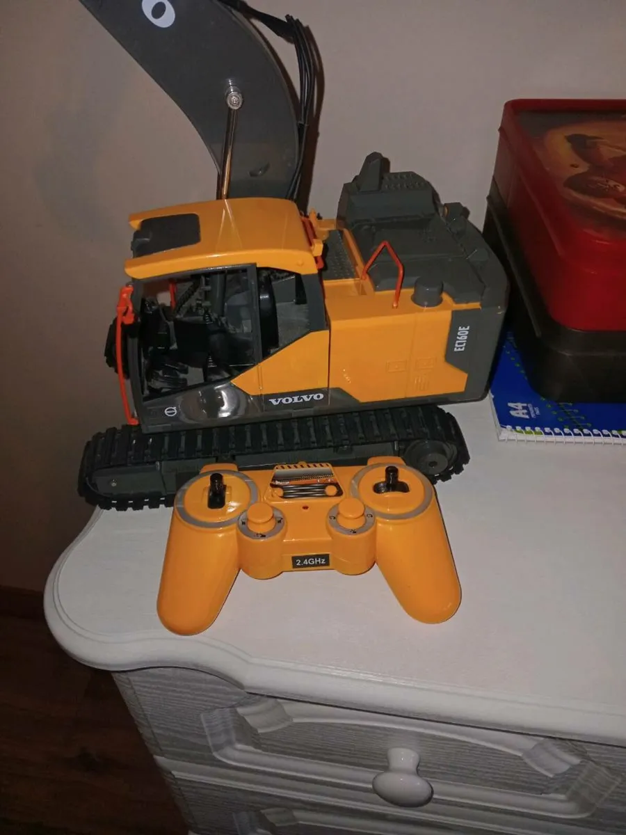 RC Volvo Excavator - Image 2