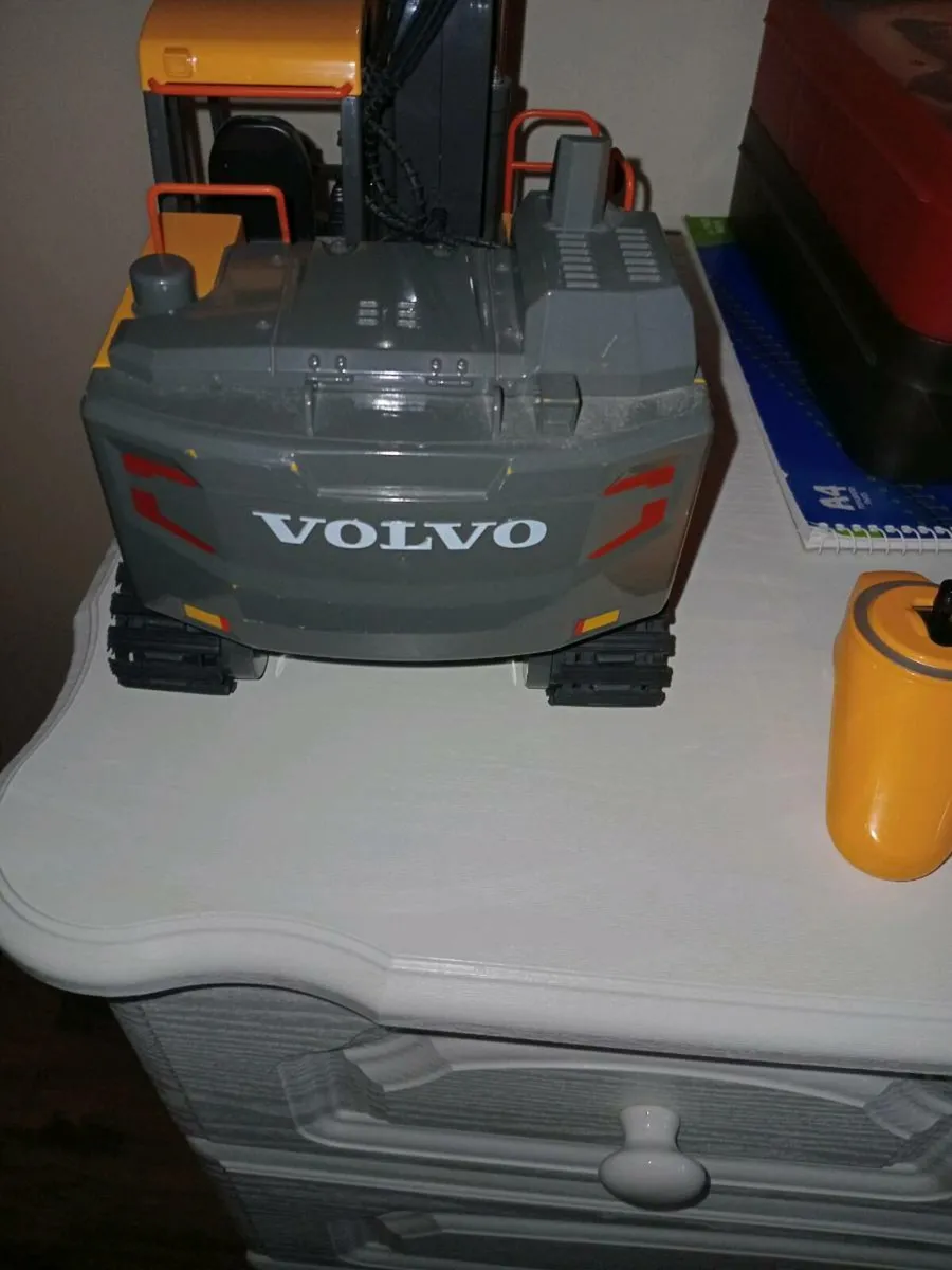 RC Volvo Excavator - Image 4