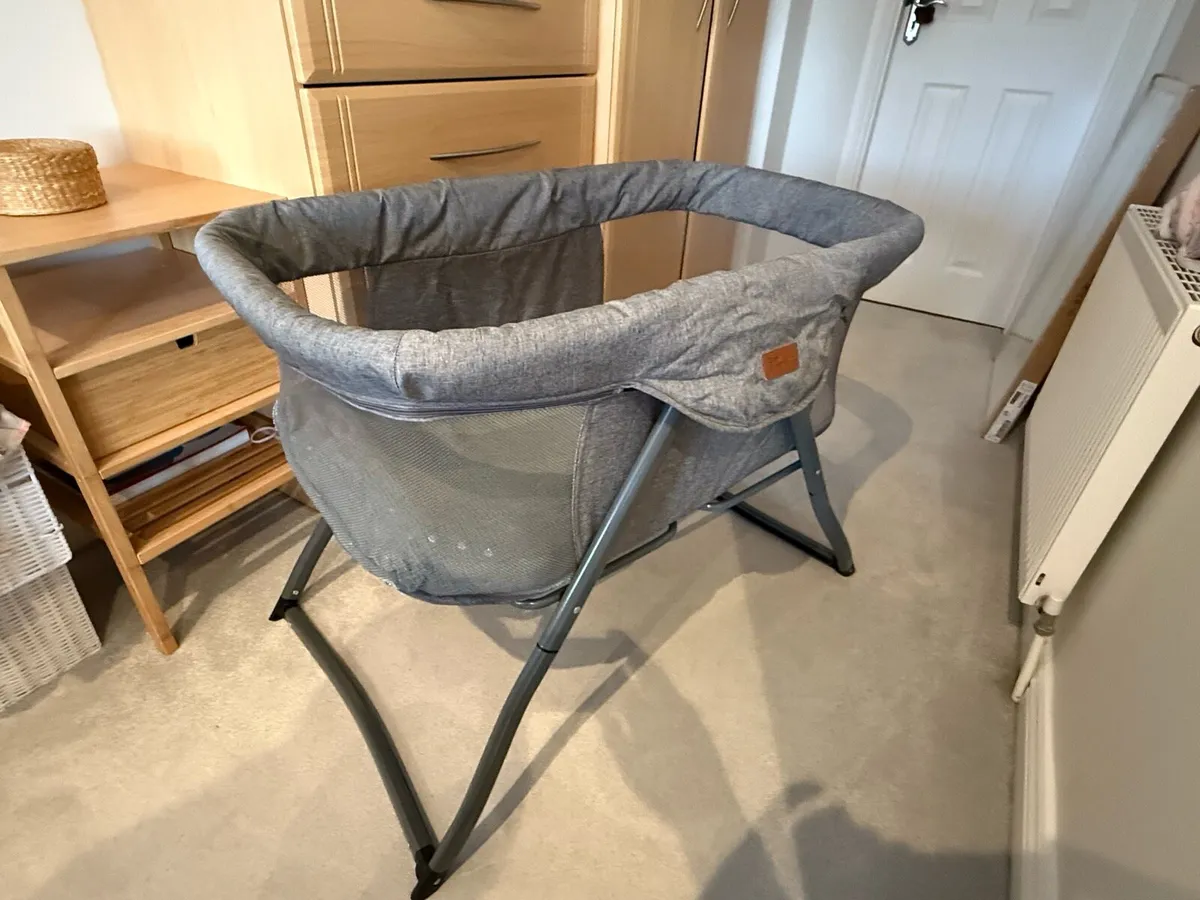 Baby Elegance Foldable Kangu Crib - Image 1