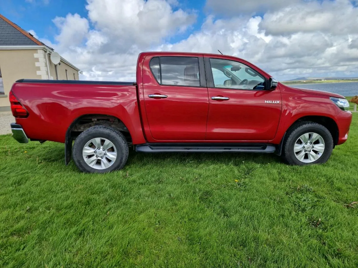 Hilux SR5 2019 - Image 1
