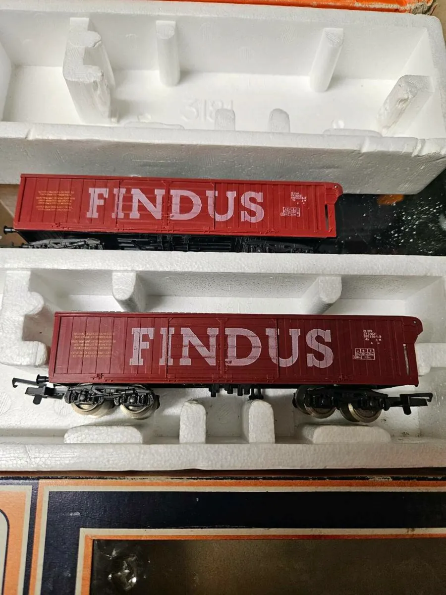 Hornby Lima OO Gauge Wagons - Image 2