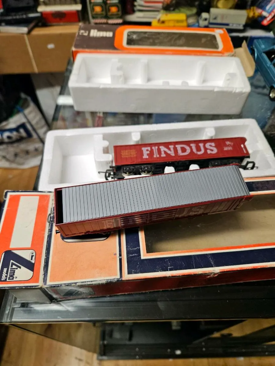 Hornby Lima OO Gauge Wagons - Image 4
