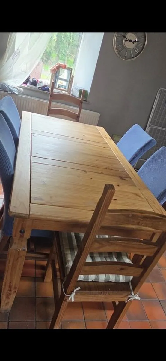 Table and 6 chairs - Image 1