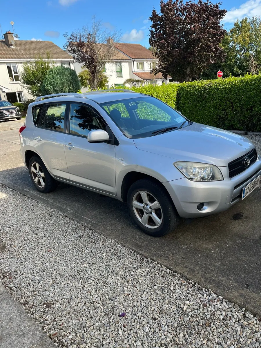 Toyota Rav 4 silver 4x4  2007 - Image 1
