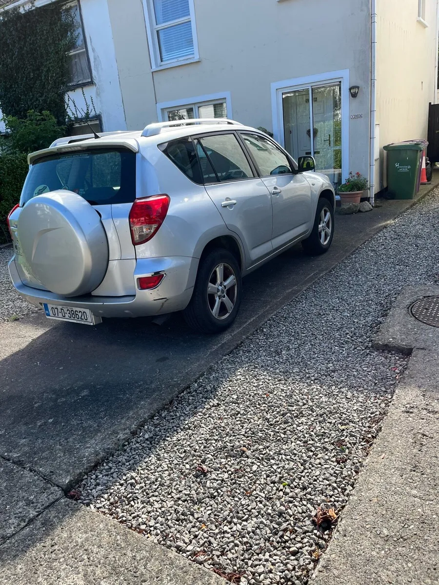 Toyota Rav 4 silver 4x4  2007 - Image 2
