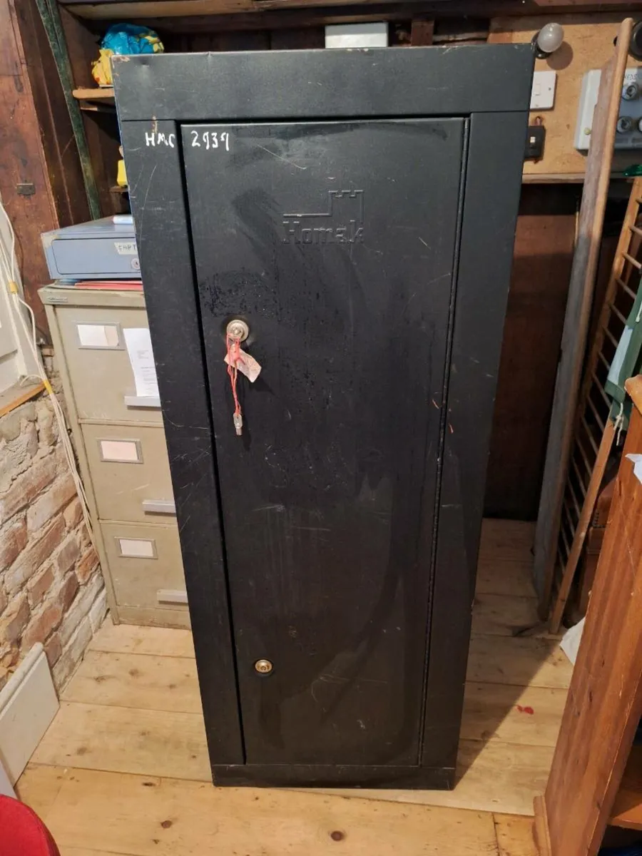 Homak 8 gun Gun safe cabinet - Image 1