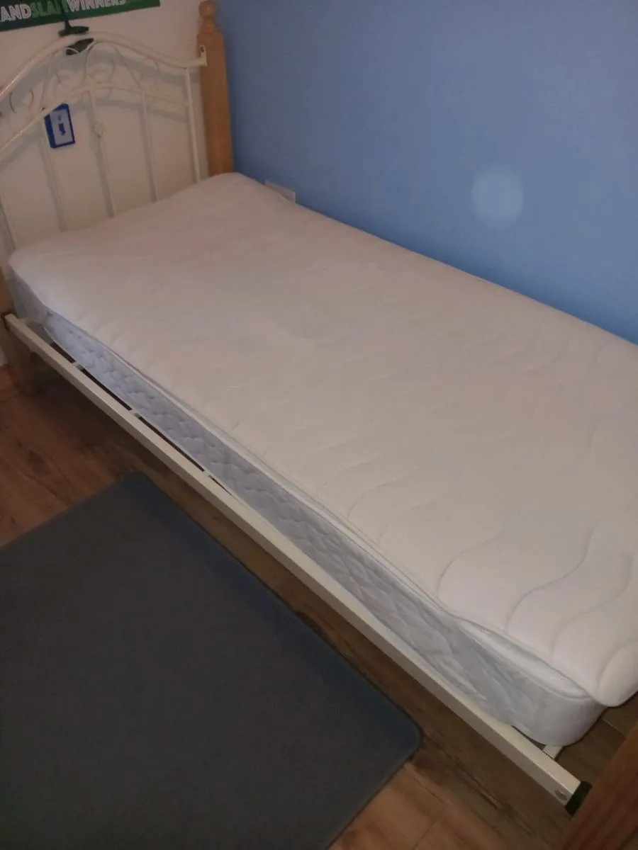 Bed 🛌 - Image 1