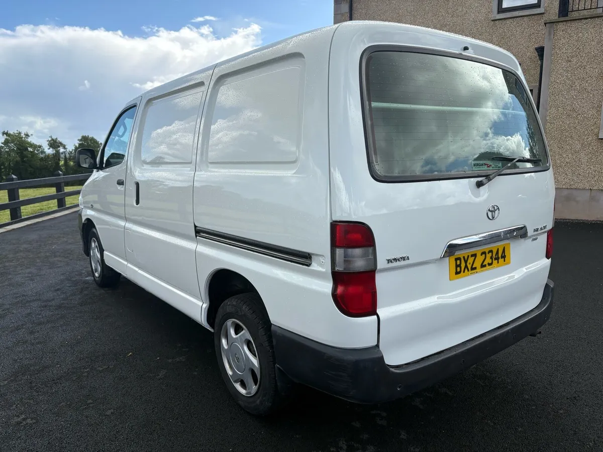 2011 Toyota Hiace  280 d4d.   SWB - Image 2