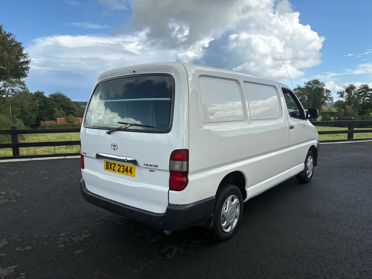 2011 Toyota Hiace  280 d4d.   SWB - Image 4