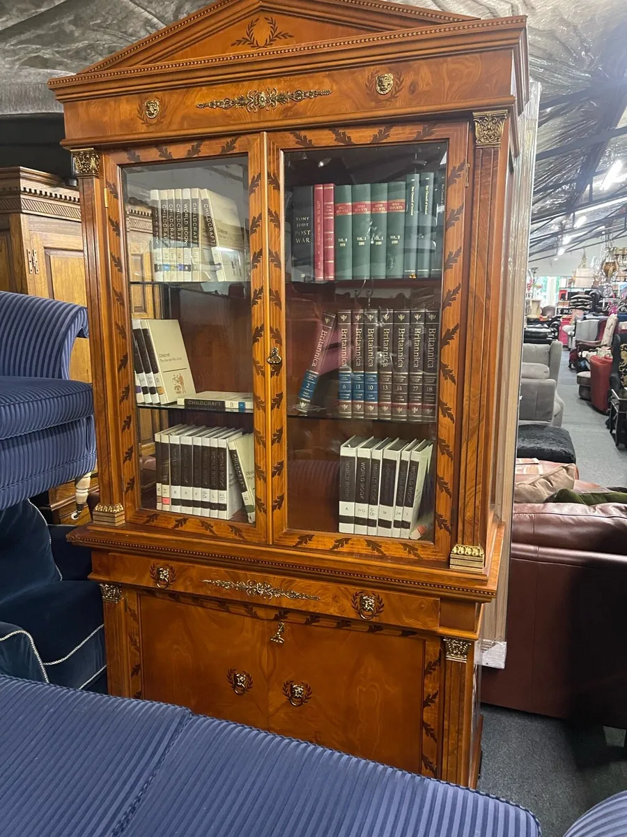 Stunning book case - Image 1
