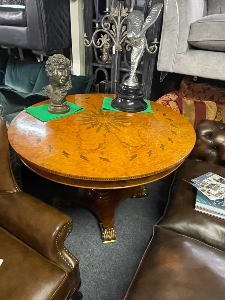 Pedestal centrepiece table - Image 2