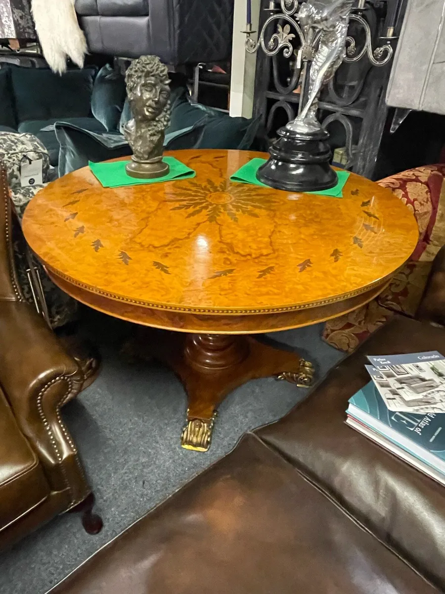 Pedestal centrepiece table - Image 3