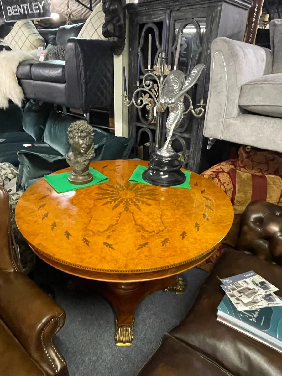 Pedestal centrepiece table - Image 4