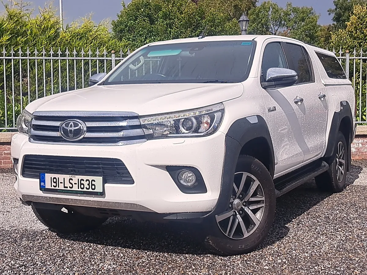 Toyota Hilux Invincible Crewcab 2.4 Diesel Manual - Image 2