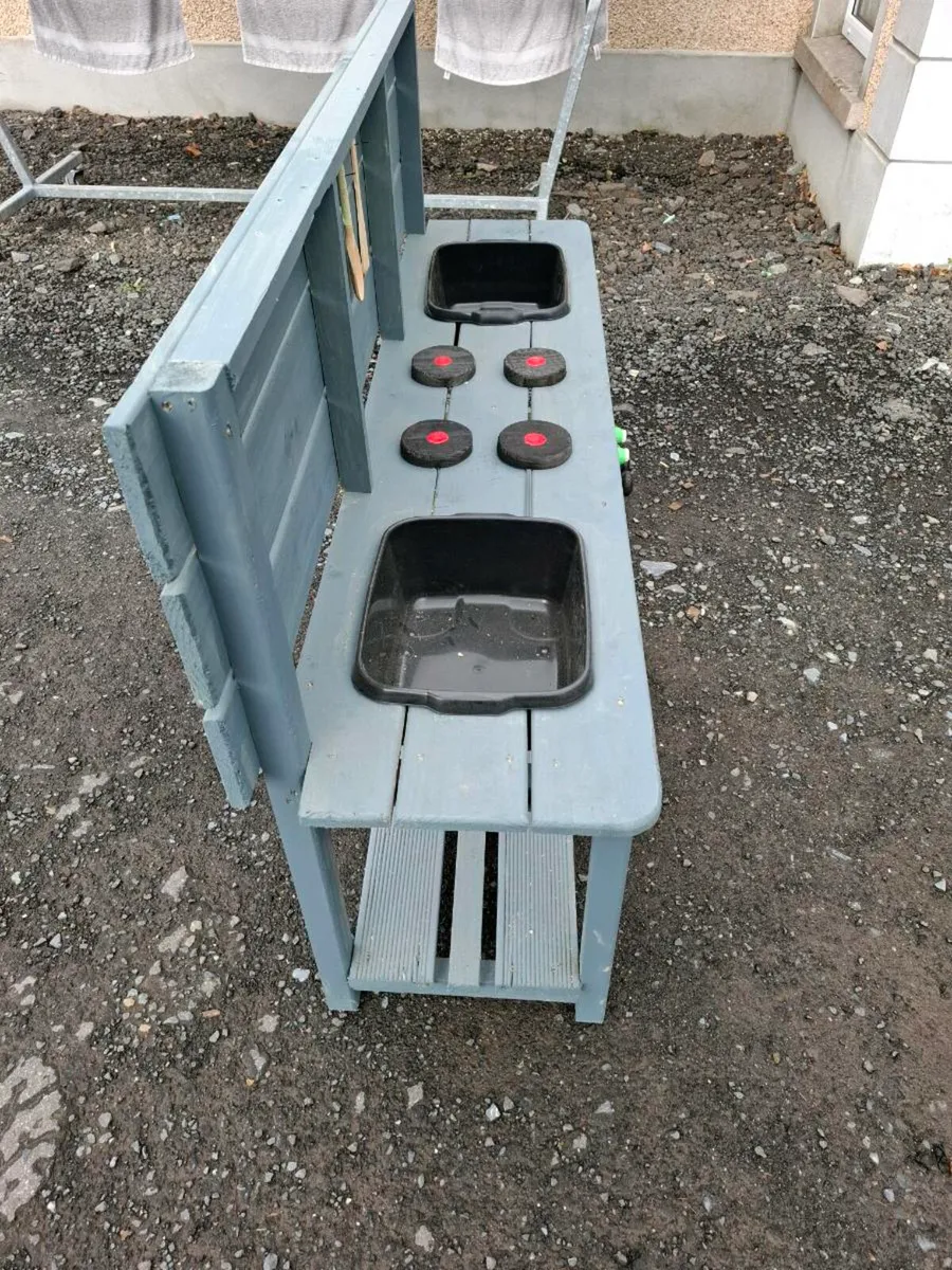 Kids outdoor mud kitchen. - Image 3